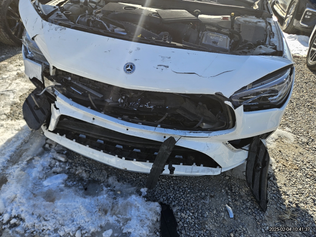 2020 Mercedes-Benz CLA250 4MATIC, photograph 2