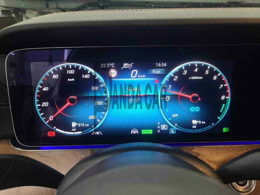 2023 Mercedes-Benz E300 e 4MATIC, photograph 3