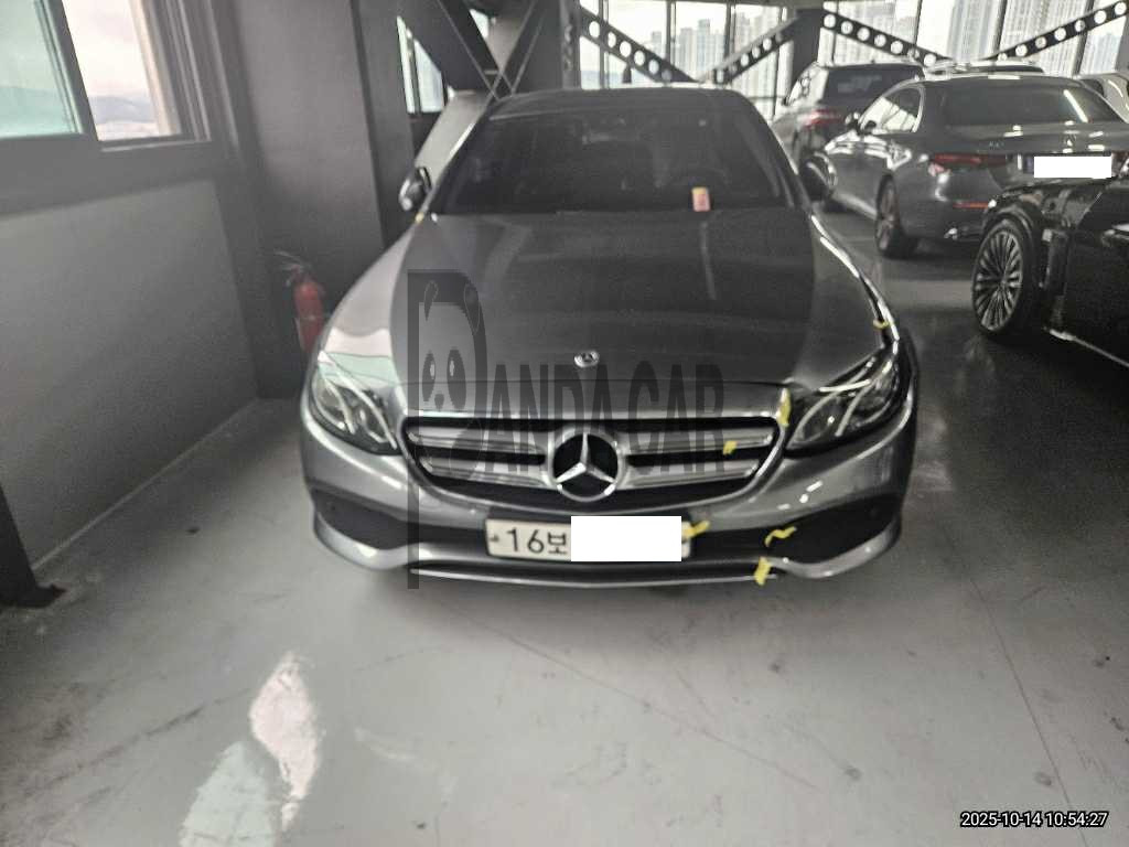 2017 Mercedes-Benz E200, photograph 1
