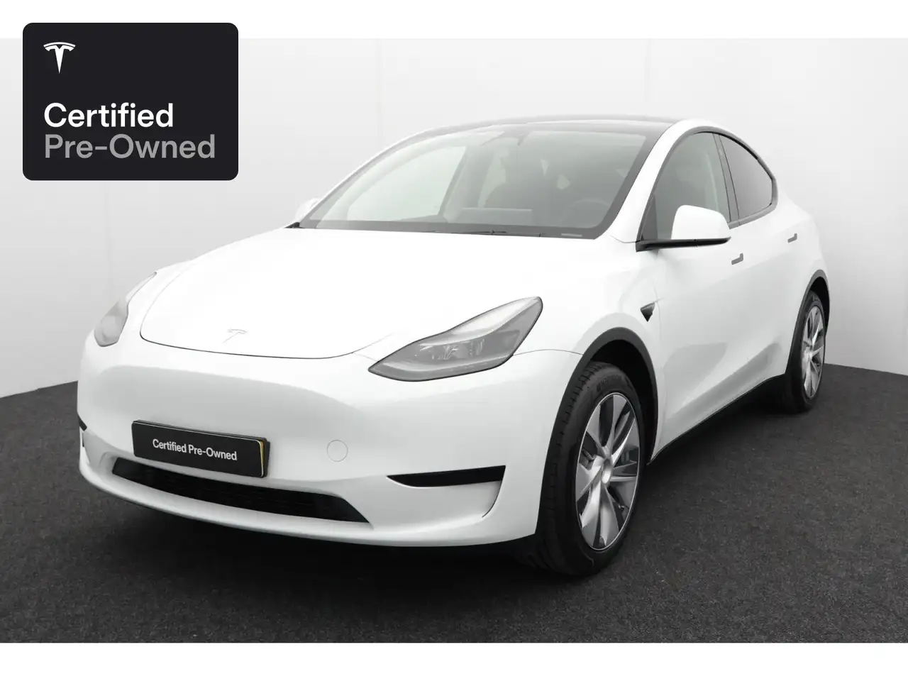2024 Tesla Model Y Rear-Wheel Drive "Certified Pre-Owned", photograph 2
