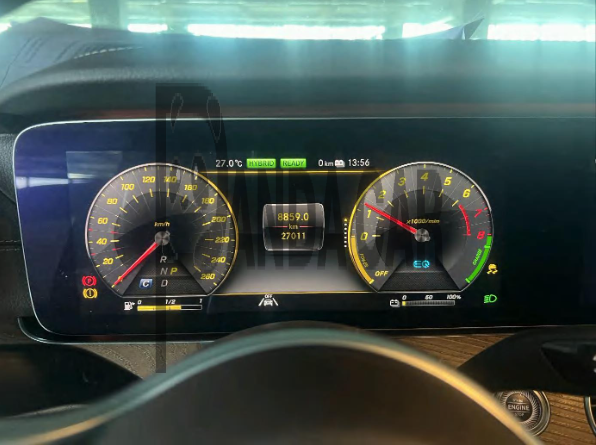 2020 Mercedes-Benz E300 e 4MATIC, photograph 2