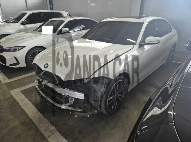 2021 BMW 330e, photograph 4