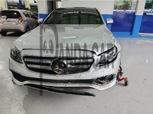 2017 Mercedes-Benz E300 4Matic, photograph 1