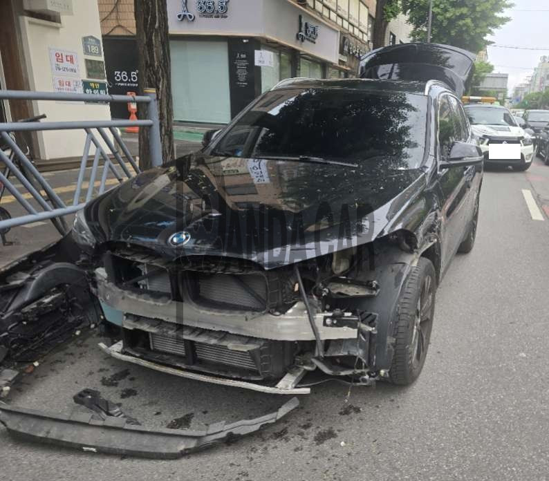 2020 BMW X1 xDrive20i Advantage, photograph 1