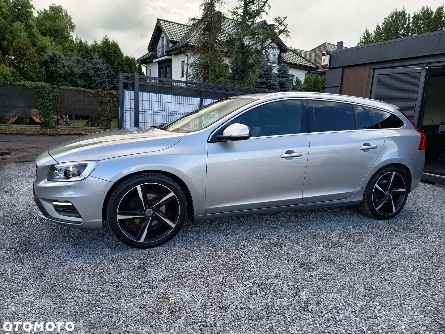 2016 Volvo V60 D4 Geartronic RDesign, photograph 3