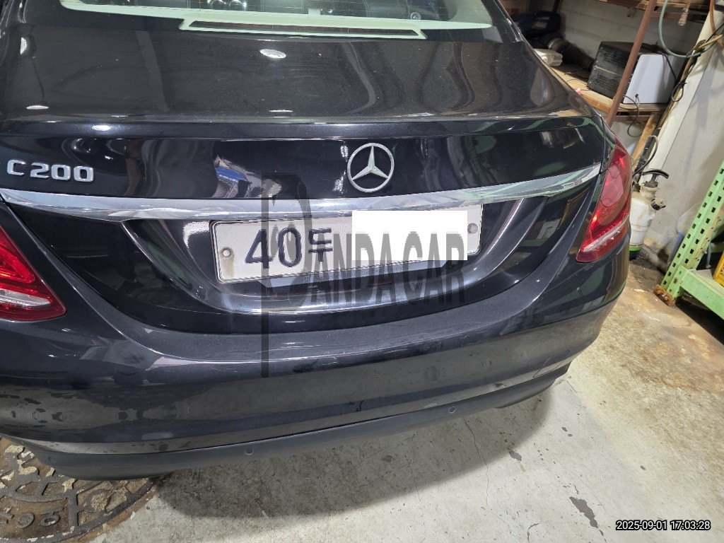 2017 Mercedes-Benz C200, photograph 5
