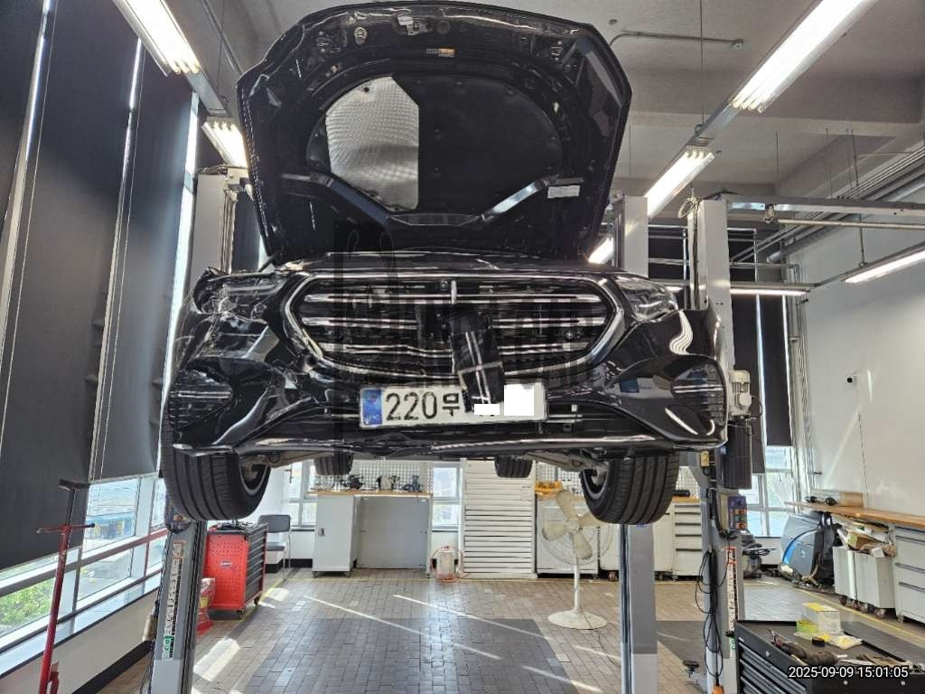 2025 Mercedes-Benz E 300 4MATIC, photograph 4