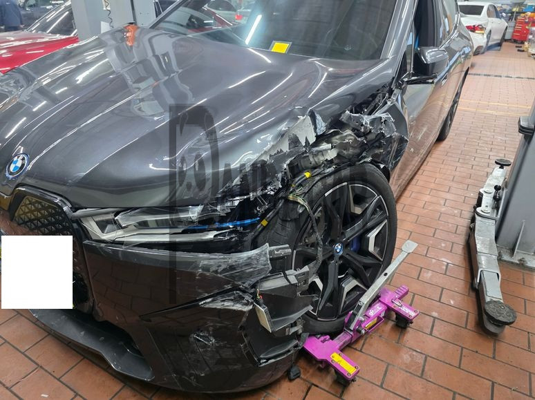 2024 BMW iX xDrive50, photograph 2