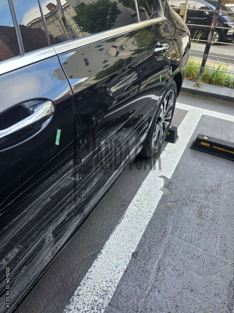2021 Mercedes-Benz E250, photograph 3