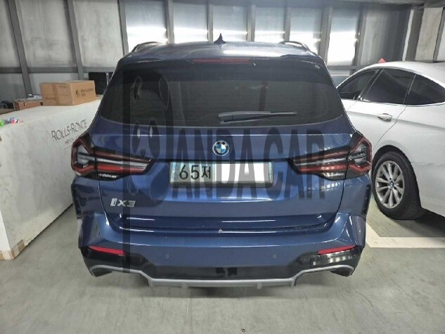 2023 BMW iX3 M Sport, photograph 3