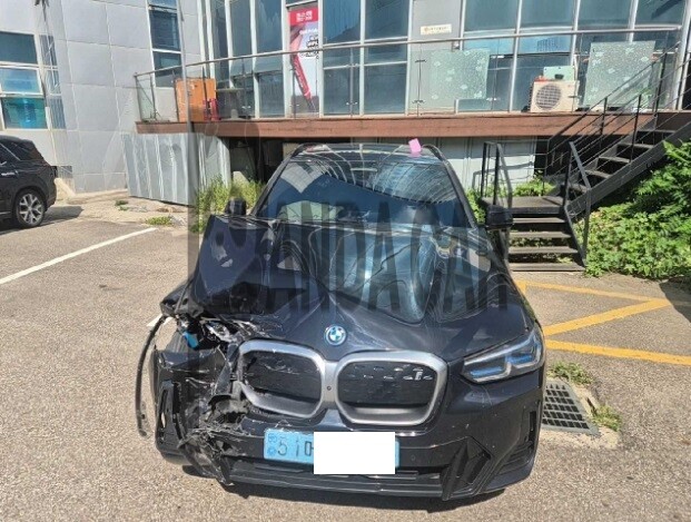 2023 BMW iX3 M Sport, photograph 1