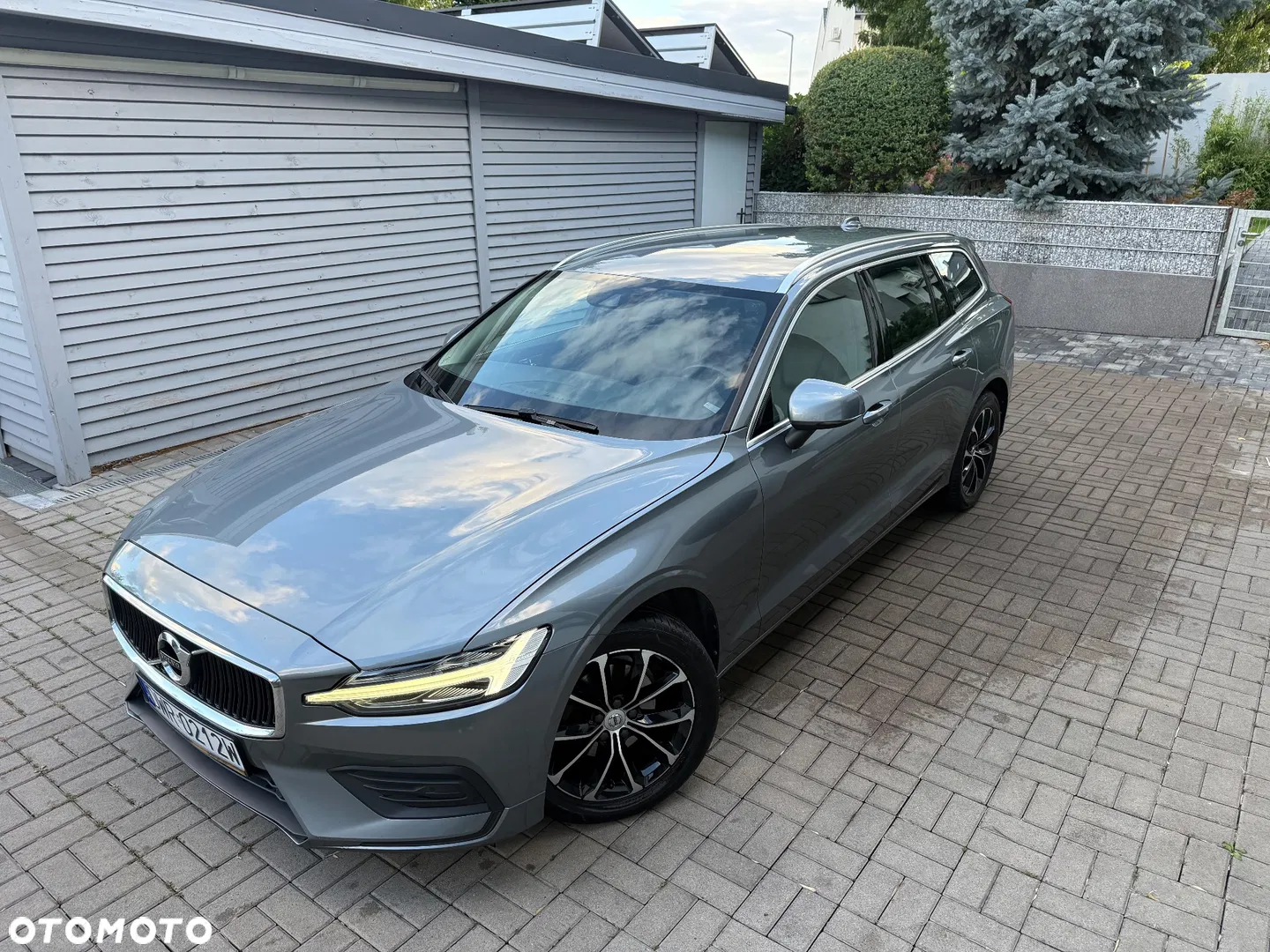 2020 Volvo V60 D3 Geartronic Momentum Pro, photograph 2