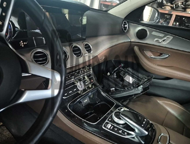 2019 Mercedes-Benz E300, photograph 4
