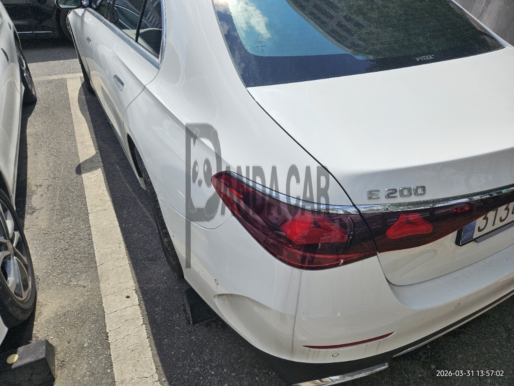 2026 Mercedes-Benz E 200, photograph 4