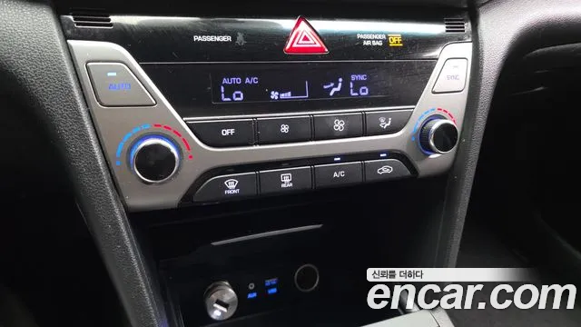Hyundai AVANTE 1.6 GDI Smart — photo 1 of 36