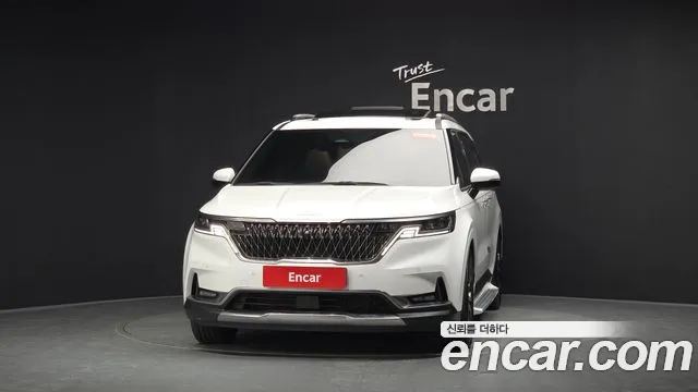 Kia Canival Gasoline 7-Seater Signature — photo 1 of 35