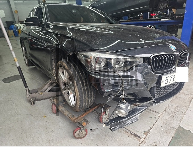 2018 BMW 330i, photograph 2