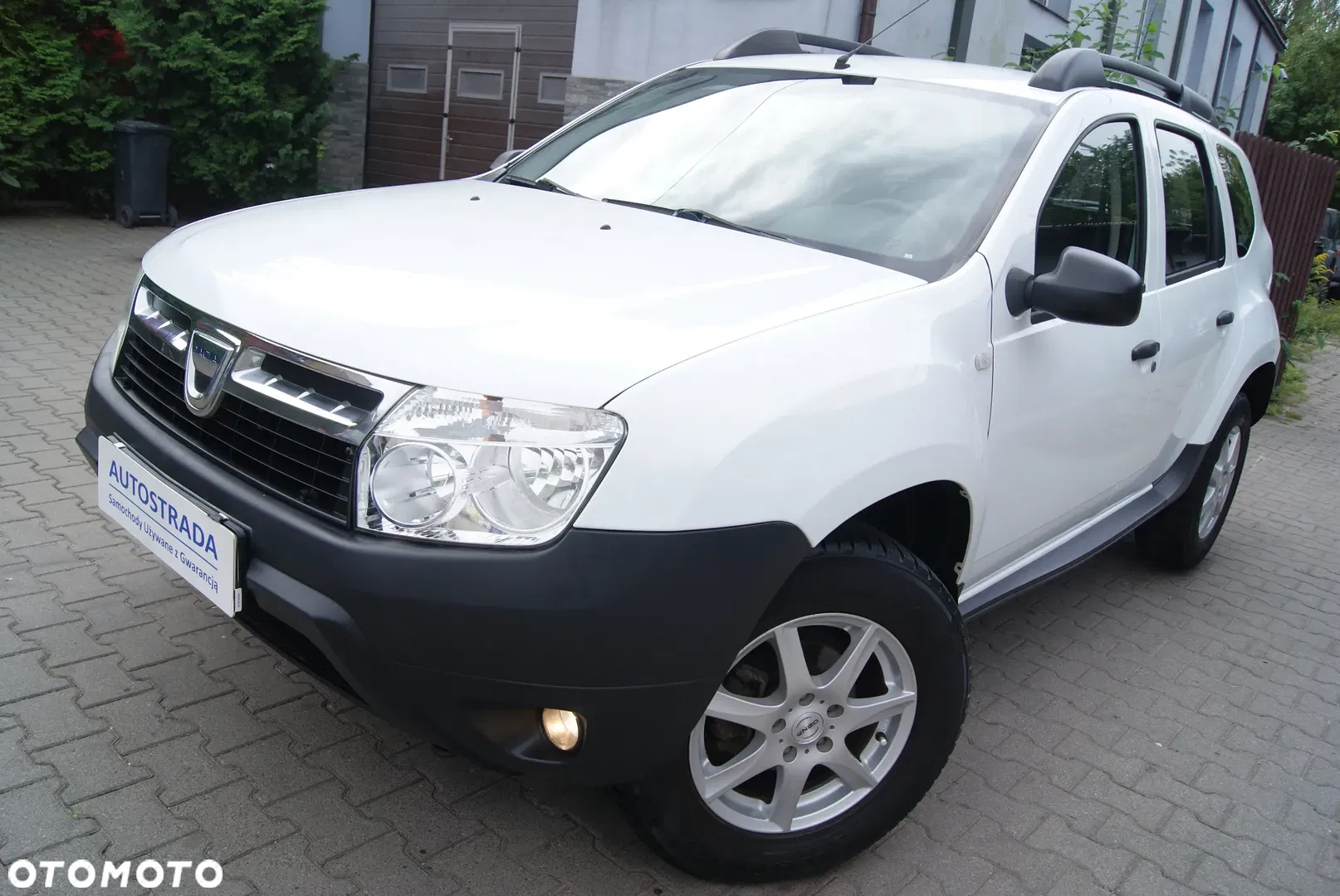 Dacia Duster 1.6 — photo 1 of 30