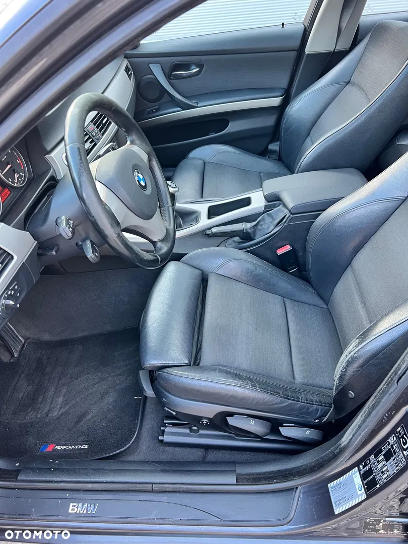 2005 BMW Seria 3 320d, photograph 10