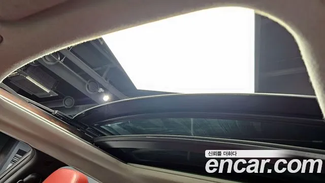 2011 Hyundai Veloster Extreme, photograph 4
