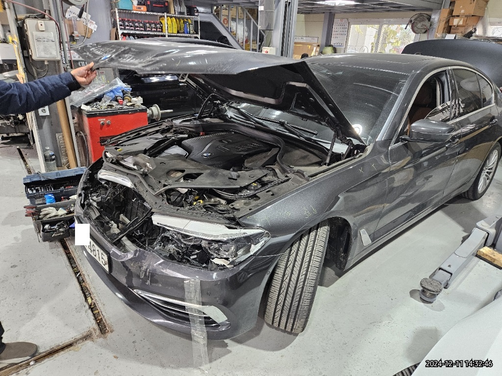 2020 BMW 520i Luxury, photograph 5