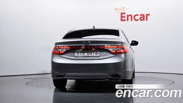 2013 Hyundai Grandeur HG300 Exclusive, photograph 4