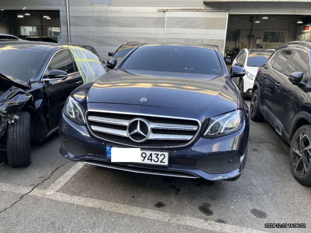 2019 Mercedes-Benz E300, photograph 1