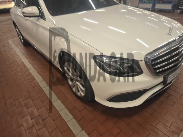 2017 Mercedes-Benz E300 4Matic, photograph 1