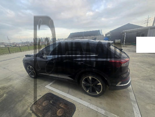2022 Audi Q4 e-tron 40, photograph 3