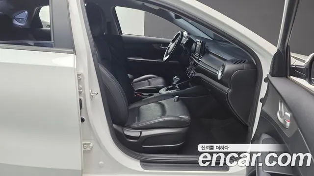 Kia K3 Prestige — photo 1 of 30