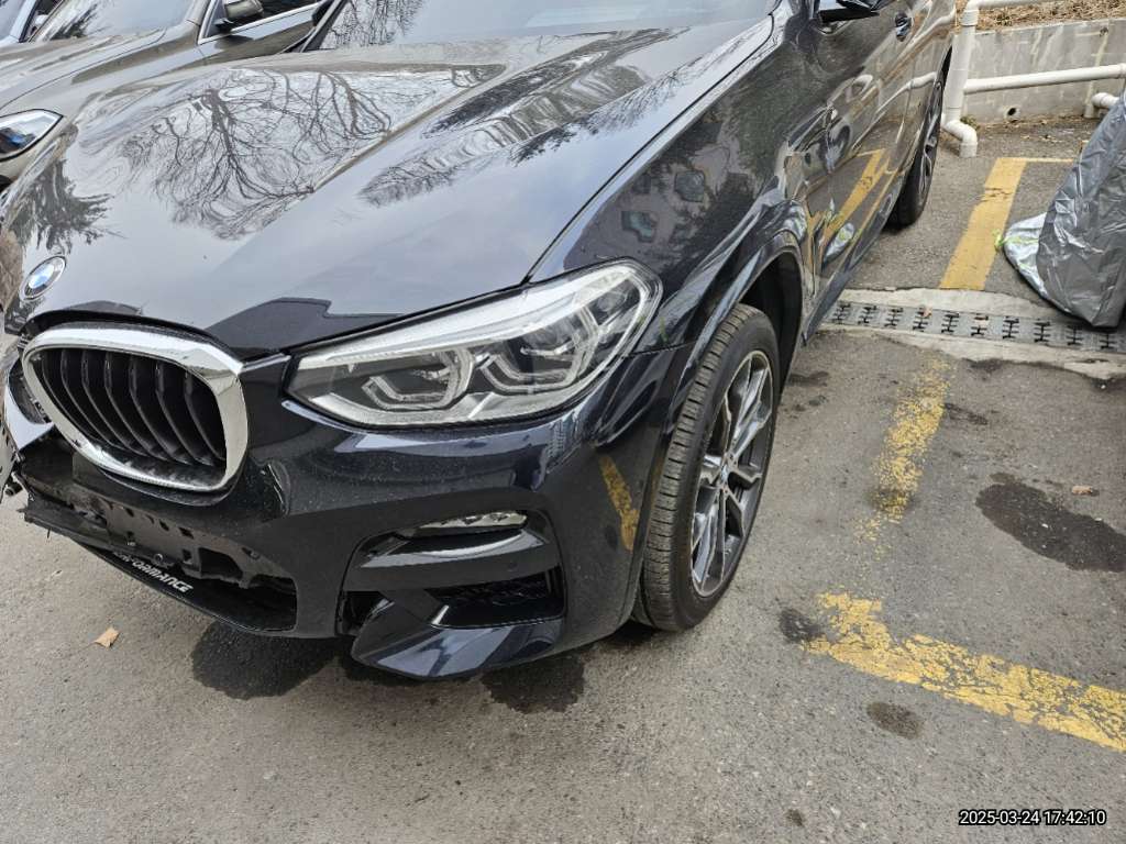 2021 BMW X3 xDrive3A0e, photograph 3