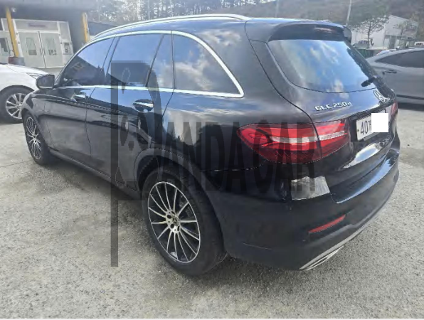 2017 Mercedes-Benz GLC250 d 4Matic, photograph 3