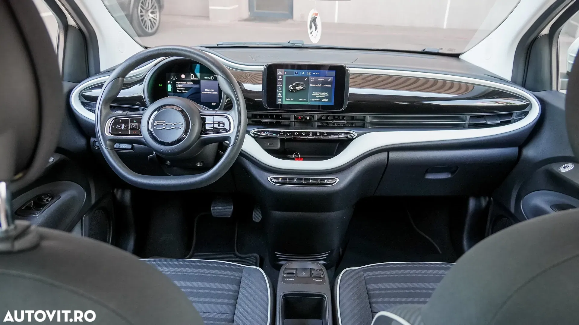 2021 Fiat 500E Action, photograph 9