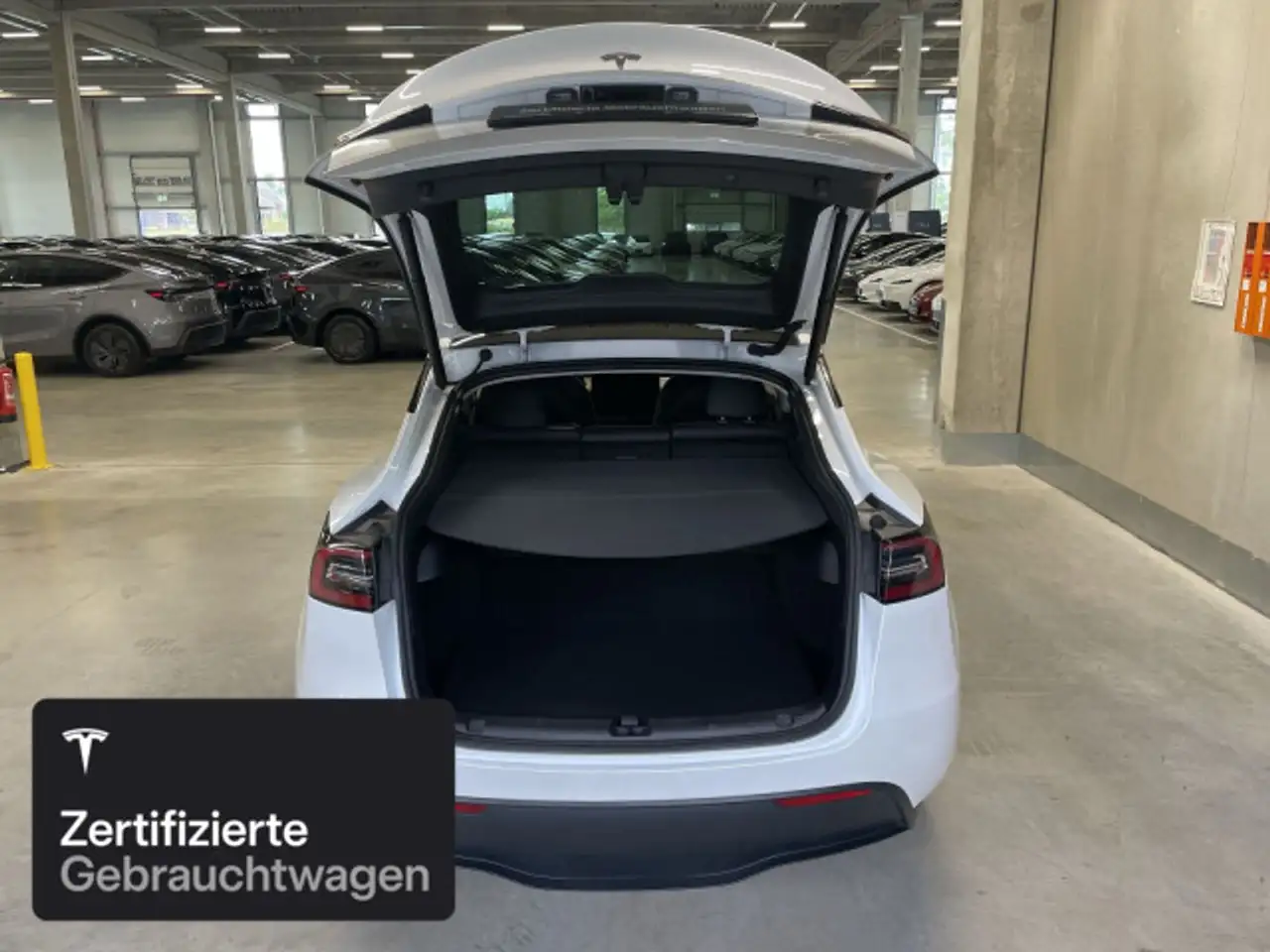 2023 Tesla Model Y Rear-Wheel Drive, photograph 9