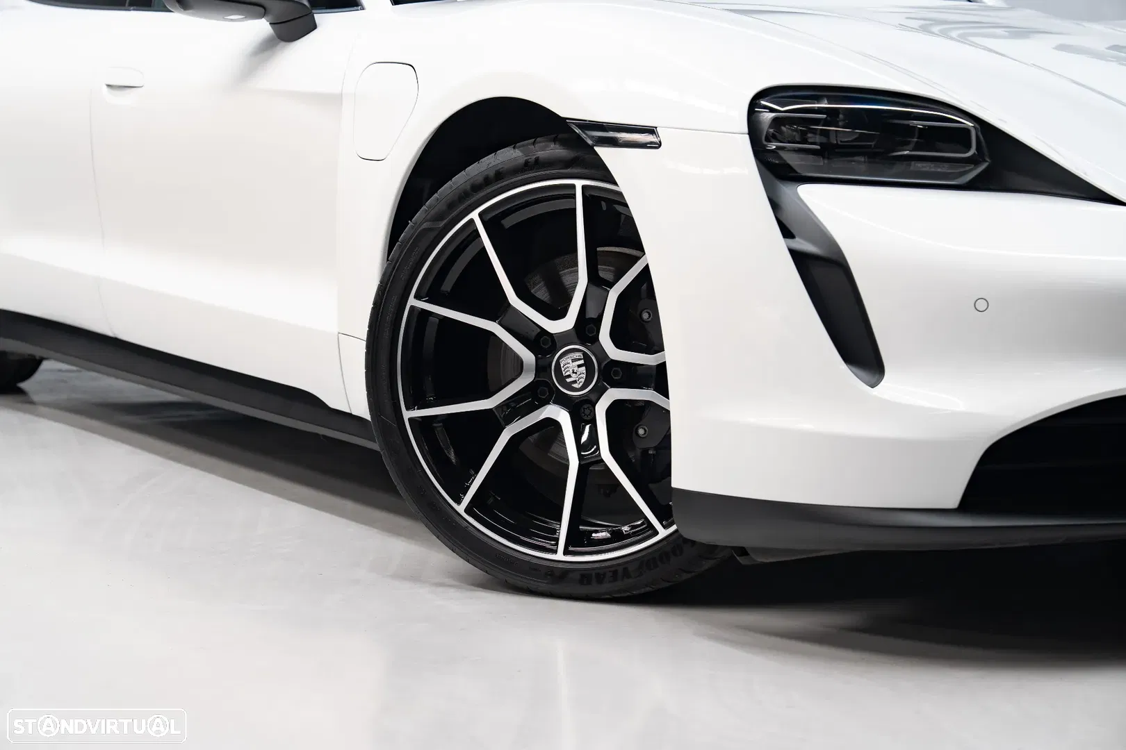 2023 Porsche Taycan Bateria Performance Plus, photograph 4