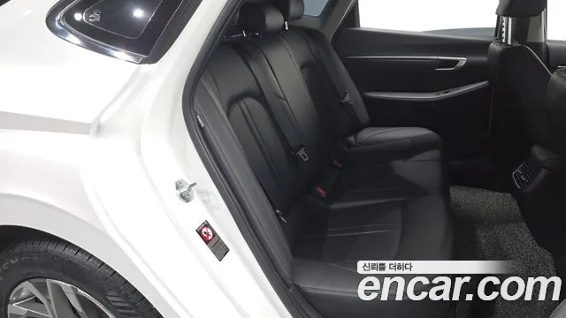 Hyundai Sonata 2.0 — photo 1 of 30
