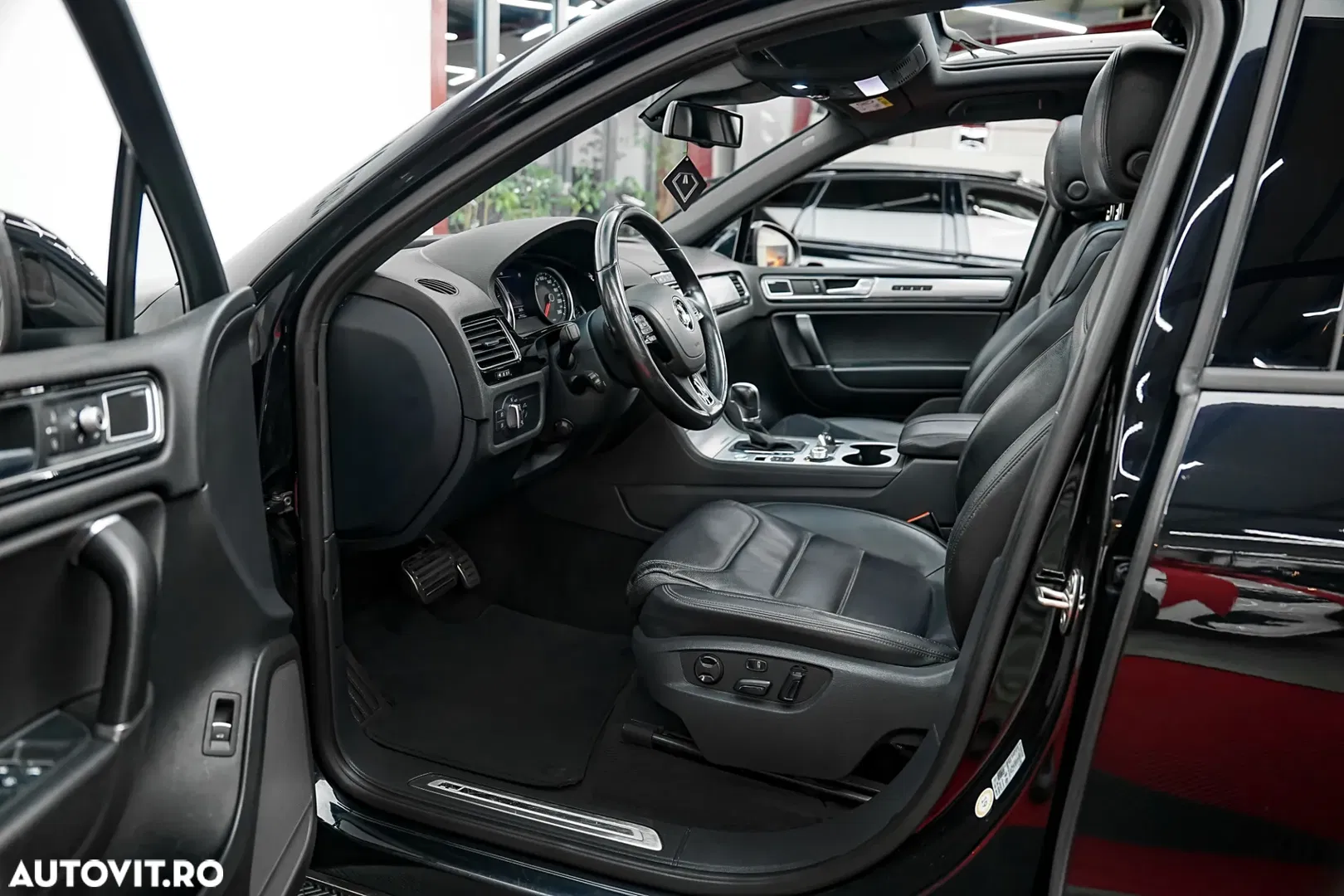 2016 Volkswagen Touareg 3.0 V6 TDI SCR Blue Motion DPF Automatik Executive Edition, photograph 4