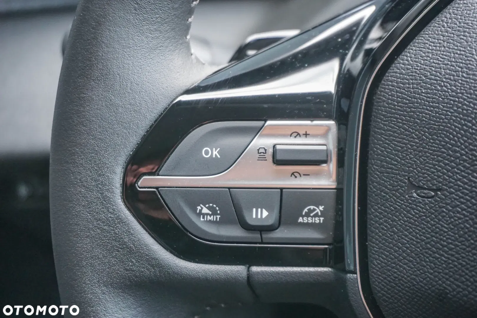 2025 Peugeot 408 1.6 Plug-In Hybrid 225 Allure EAT8, photograph 12