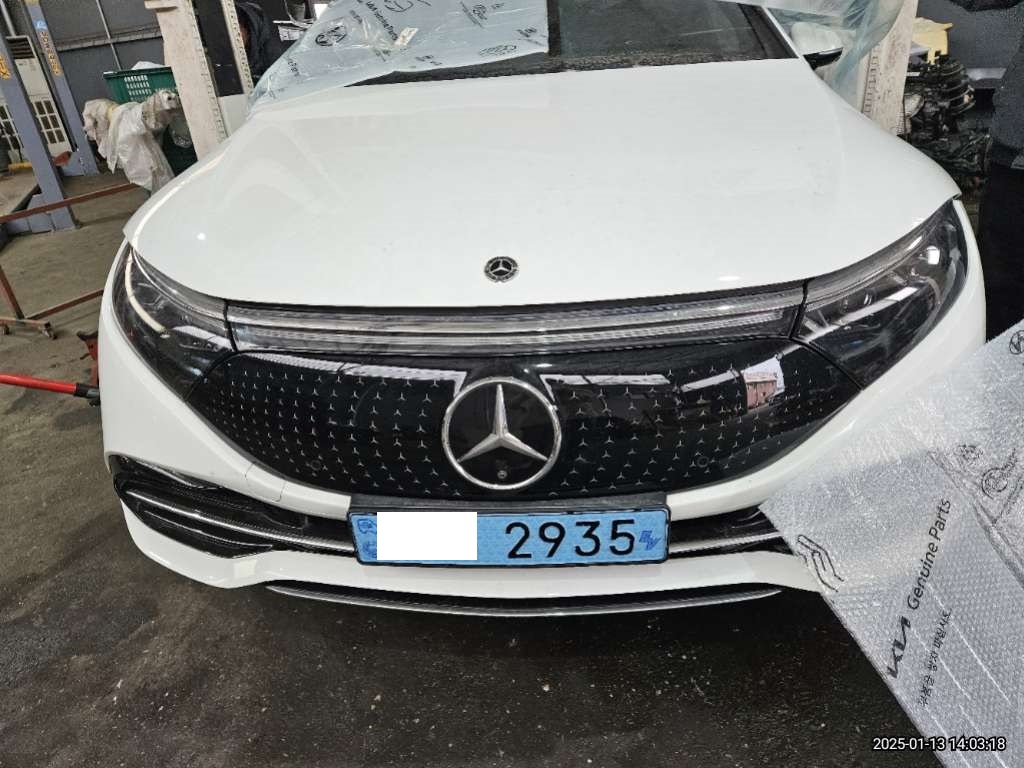 2022 Mercedes-Benz EQS350, photograph 1