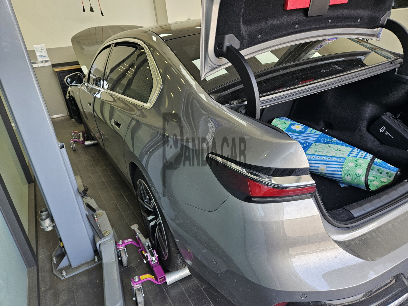 2025 BMW 740i xDrive, photograph 4