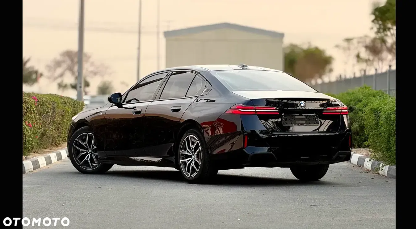 2023 BMW Seria 5, photograph 3