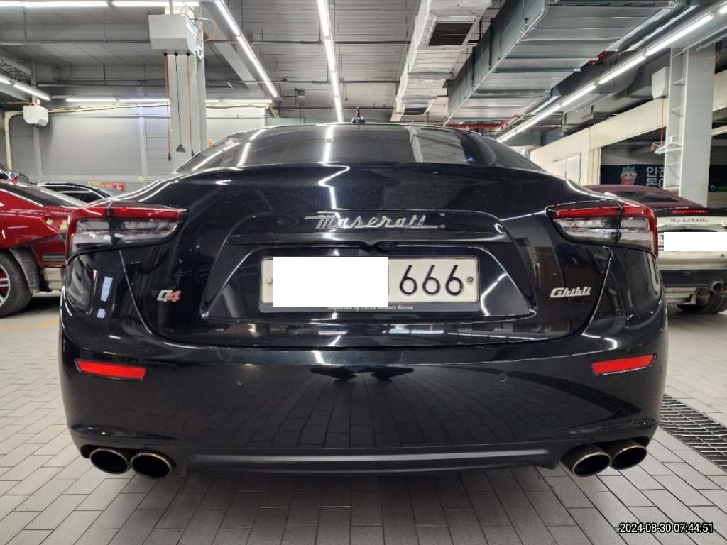2016 Maserati Ghibli S Q4, photograph 3