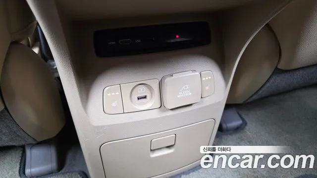 2015 Kia Canival 9-seater Hi-Limousine, photograph 7