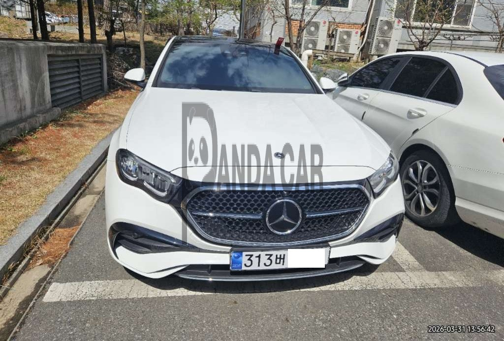 2026 Mercedes-Benz E 200, photograph 1