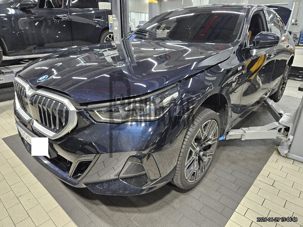 2025 BMW 530e, photograph 5