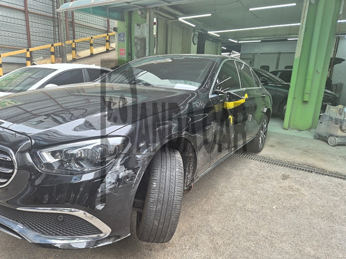 2021 Mercedes-Benz E300 e 4MATIC, photograph 7