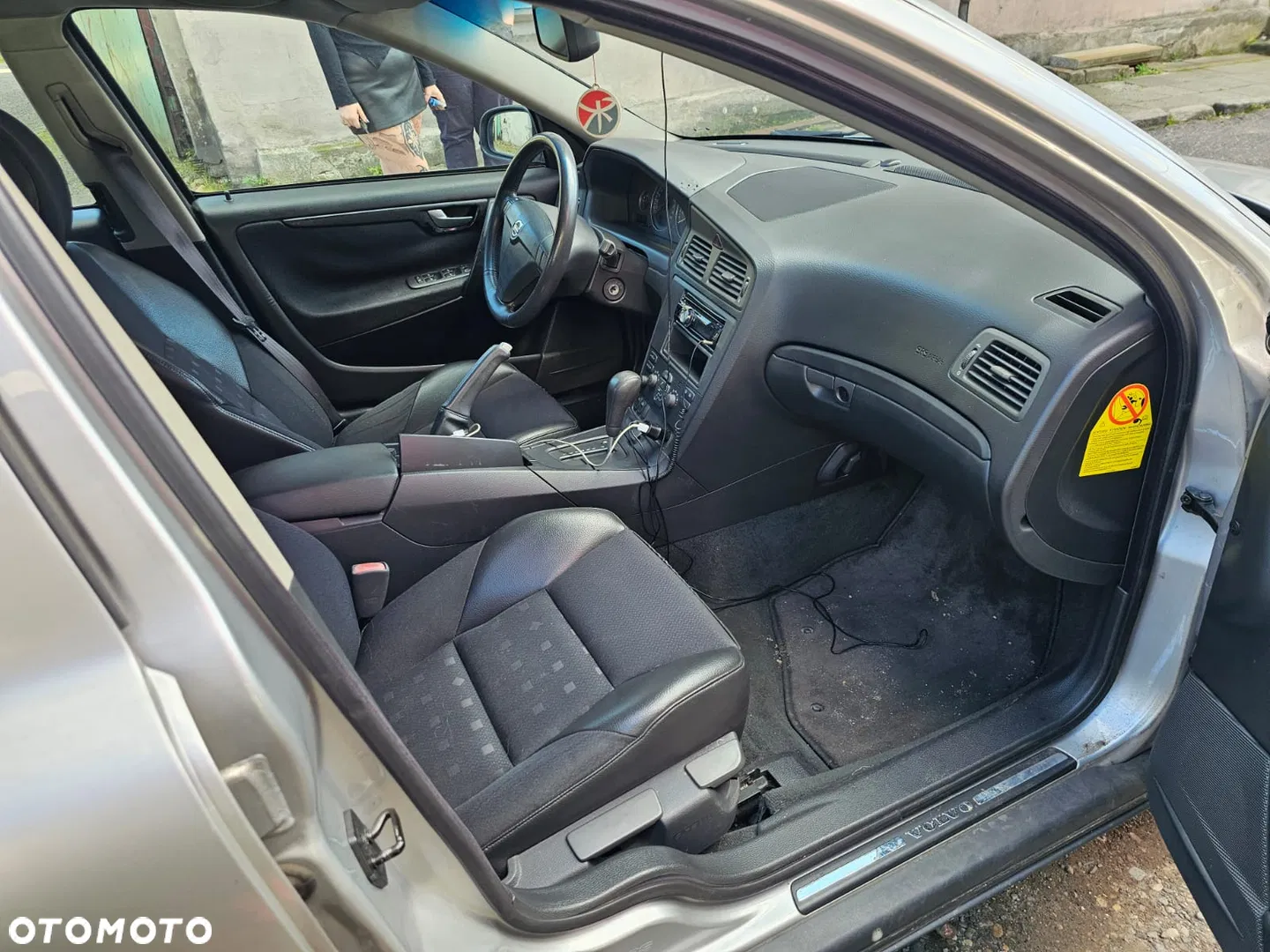 2003 Volvo S60 2.4 Momentum, photograph 3