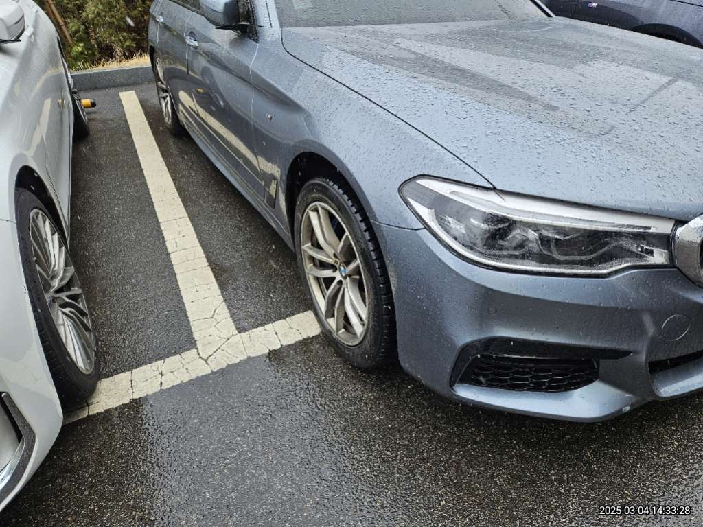2017 BMW 530i xDrive, photograph 3