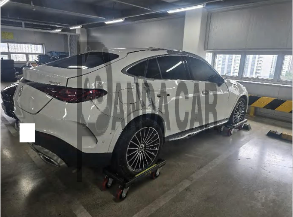 2024 Mercedes-Benz GLC 300 4MATIC Coupe, photograph 4