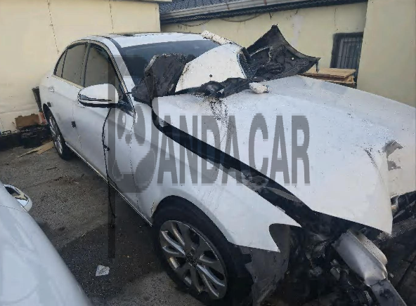 2019 Mercedes-Benz E220 d 4Matic, photograph 3